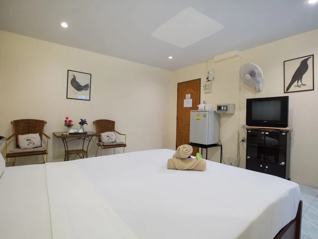 ステファンズ ゲストハウス-Large Room No Balcony-4