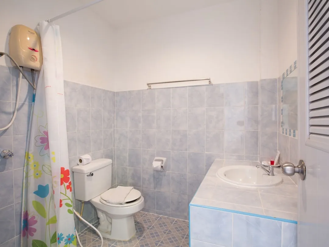 ステファンズ ゲストハウス-Large Room No Balcony-8