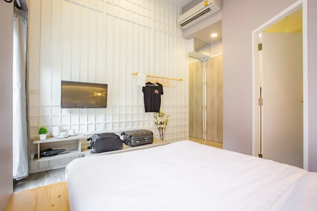 Nornyaowarat Hostel-Deluxe Double Room with Private Bathroom-1