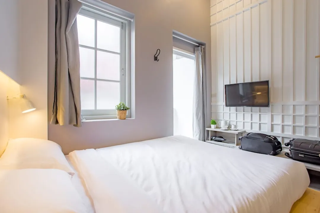 Nornyaowarat Hostel-Deluxe Double Room with Private Bathroom-2