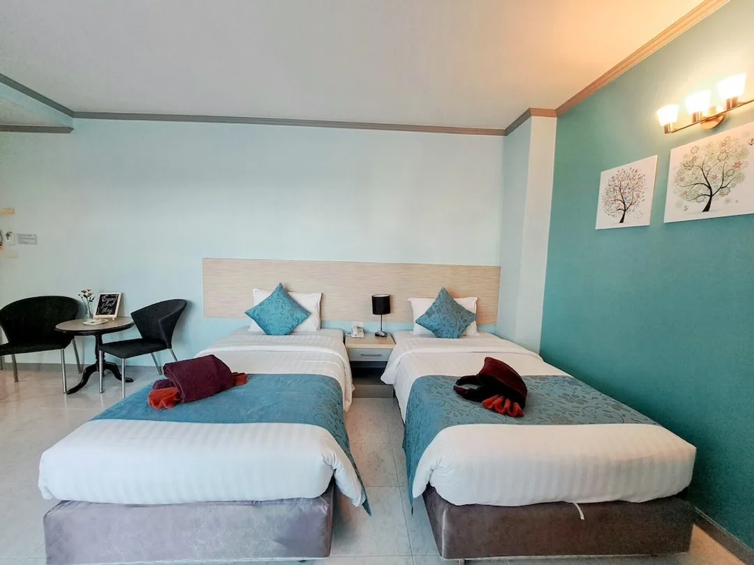 瑟普拉城市飯店 - SHA Extra Plus 認證-Deluxe Twin Room, Balcony-1