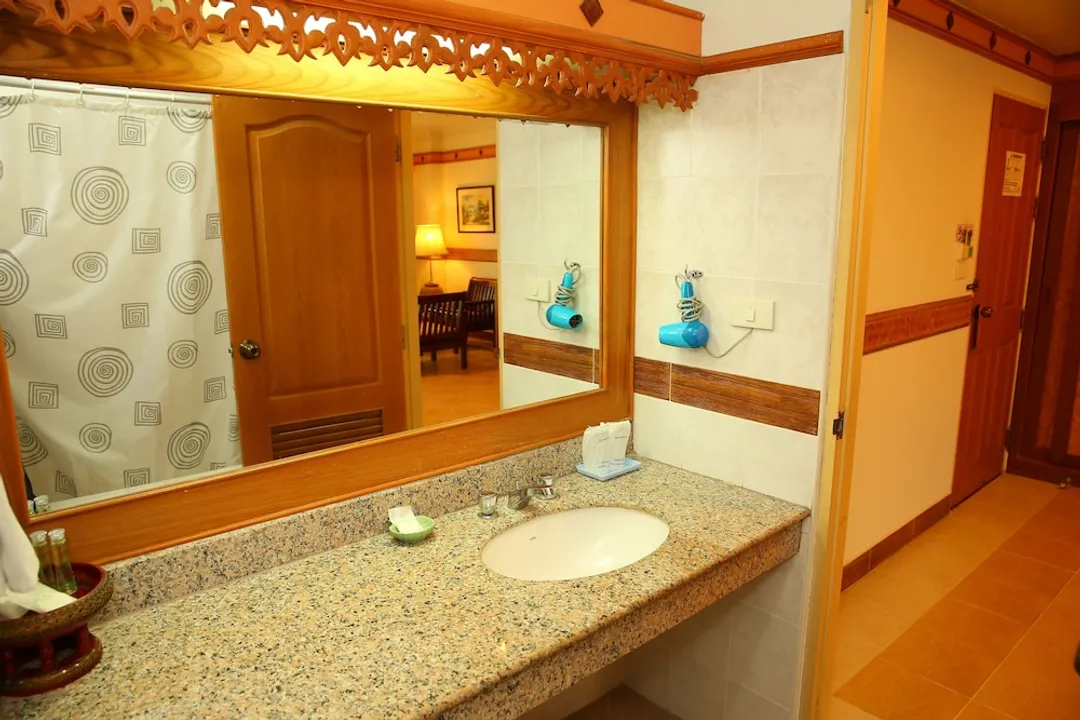 Diana Garden Resort & Lodge-Deluxe Room-11