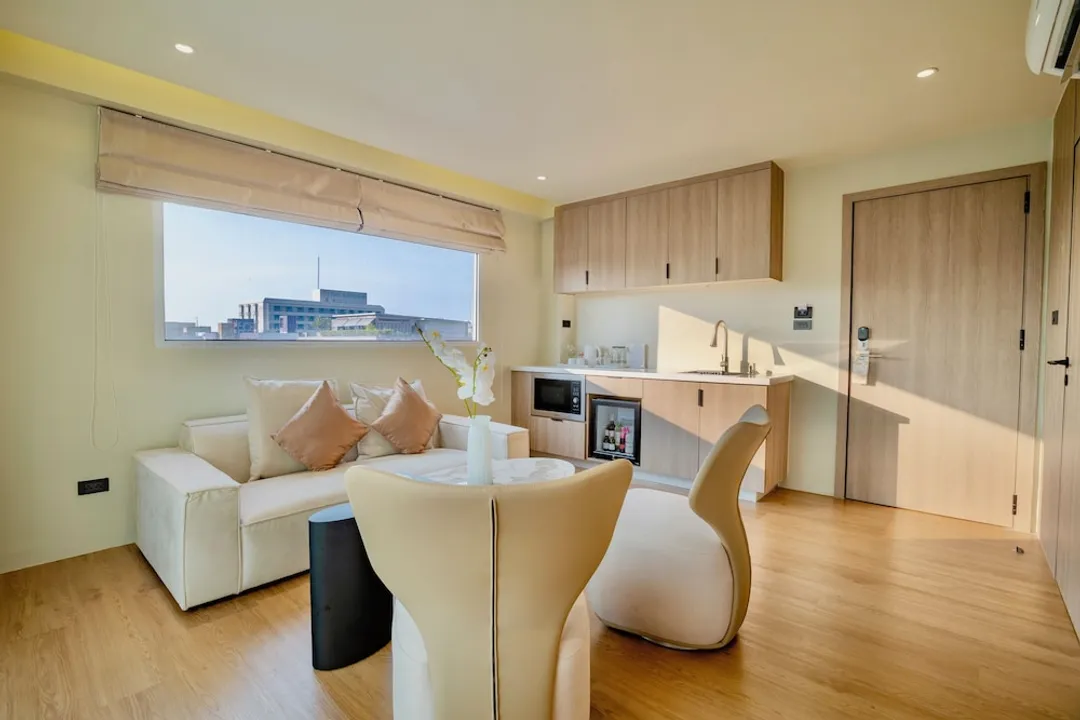 The One Hotel Bay Breeze Pattaya-Sea View Suite Double Bed-3