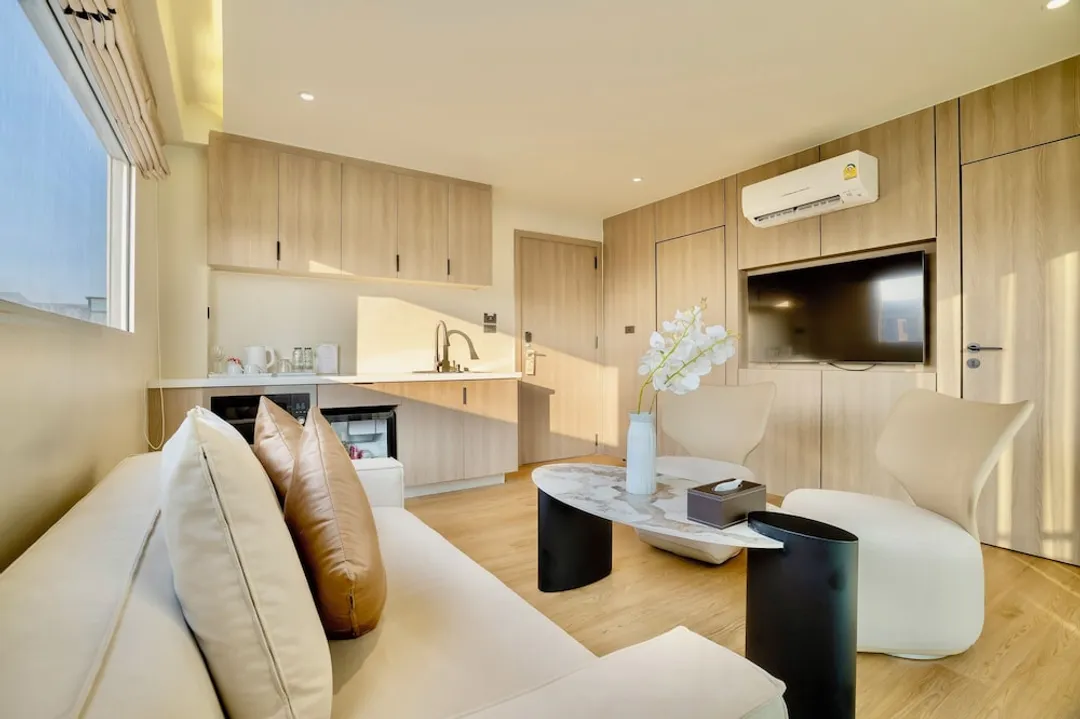 The One Hotel Bay Breeze Pattaya-Sea View Suite Double Bed-2
