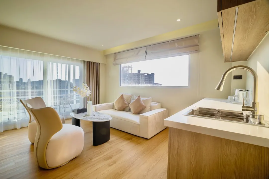 The One Hotel Bay Breeze Pattaya-Sea View Suite Double Bed-4