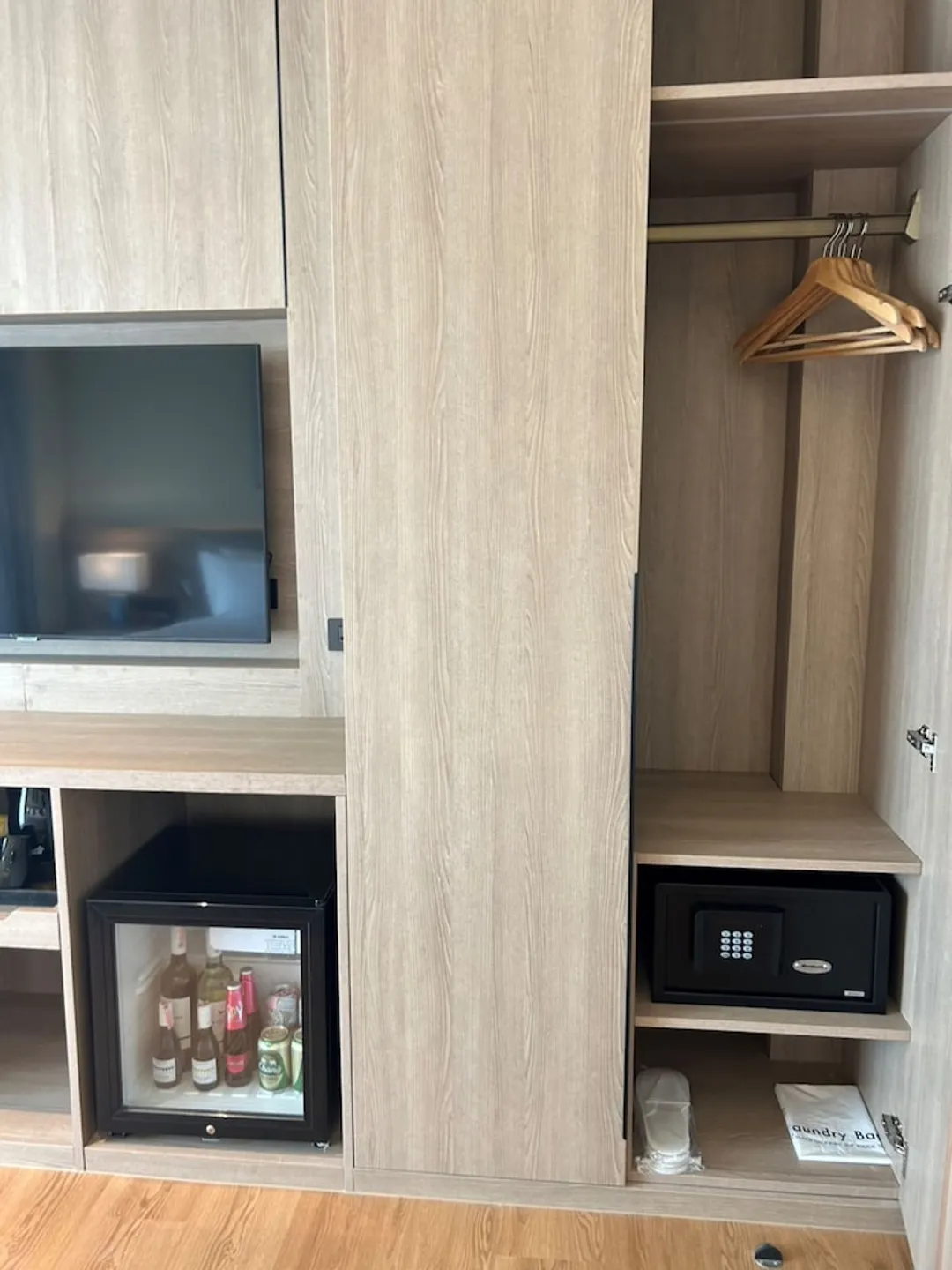 The One Hotel Bay Breeze Pattaya-Deluxe with Balcony-4