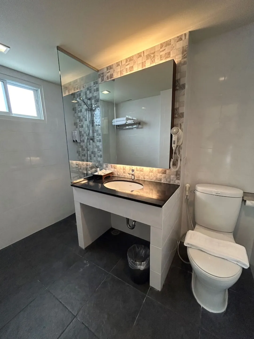 The One Hotel Bay Breeze Pattaya-Superior Triple-7