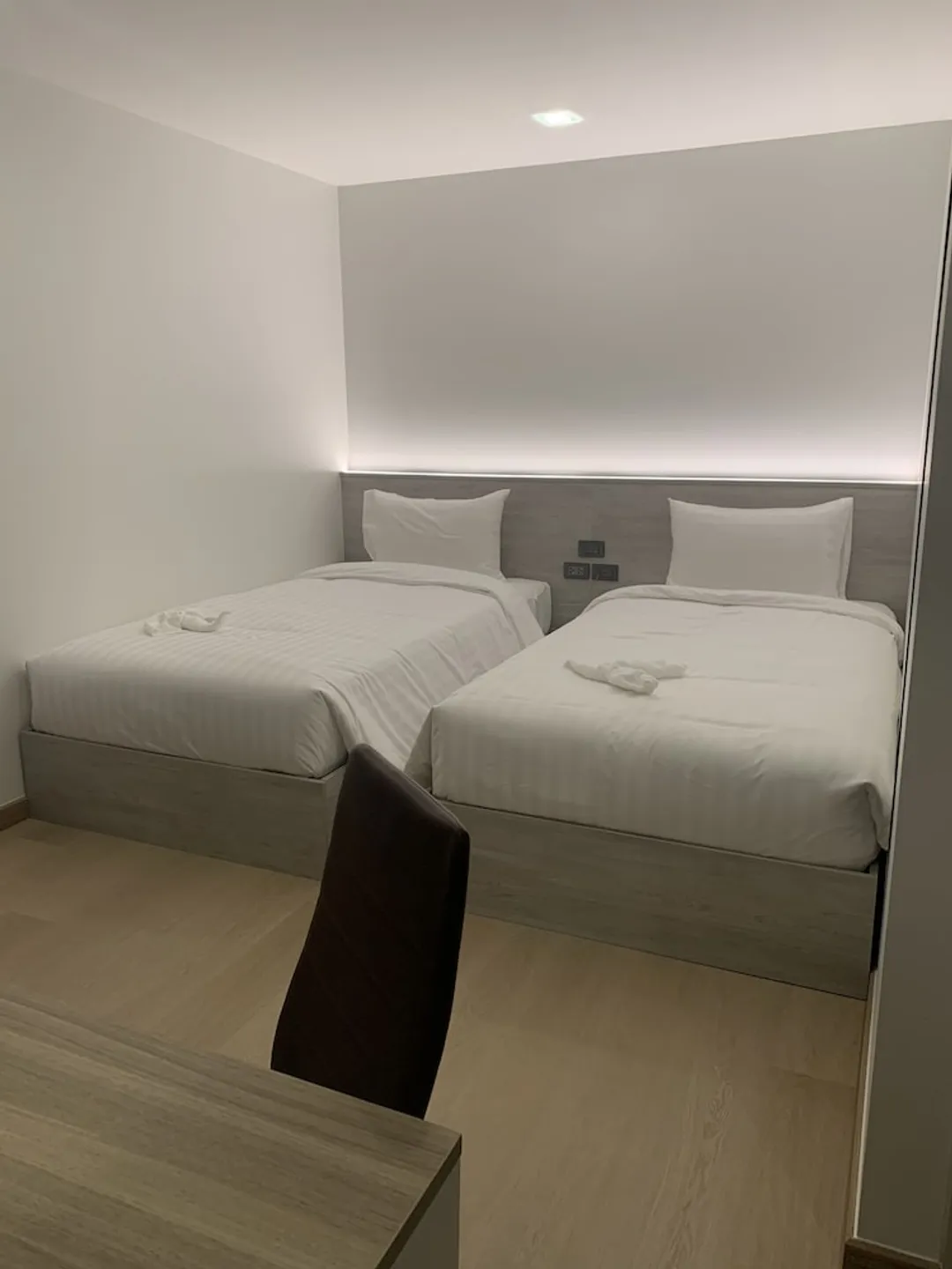 Thana Wisut Hotel-스탠다드 트윈룸-5