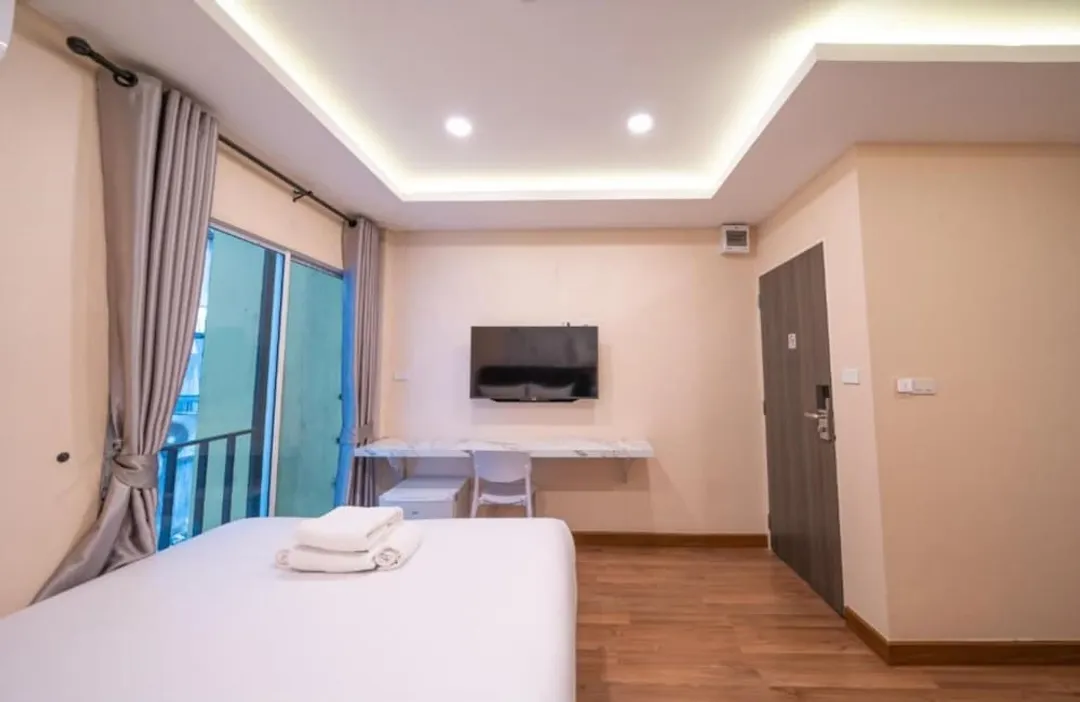 Amber Inn-Triple Deluxe with balcony-10