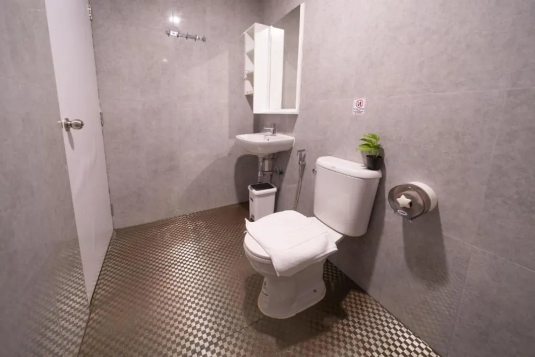 Amber Inn-Triple Deluxe with balcony-8