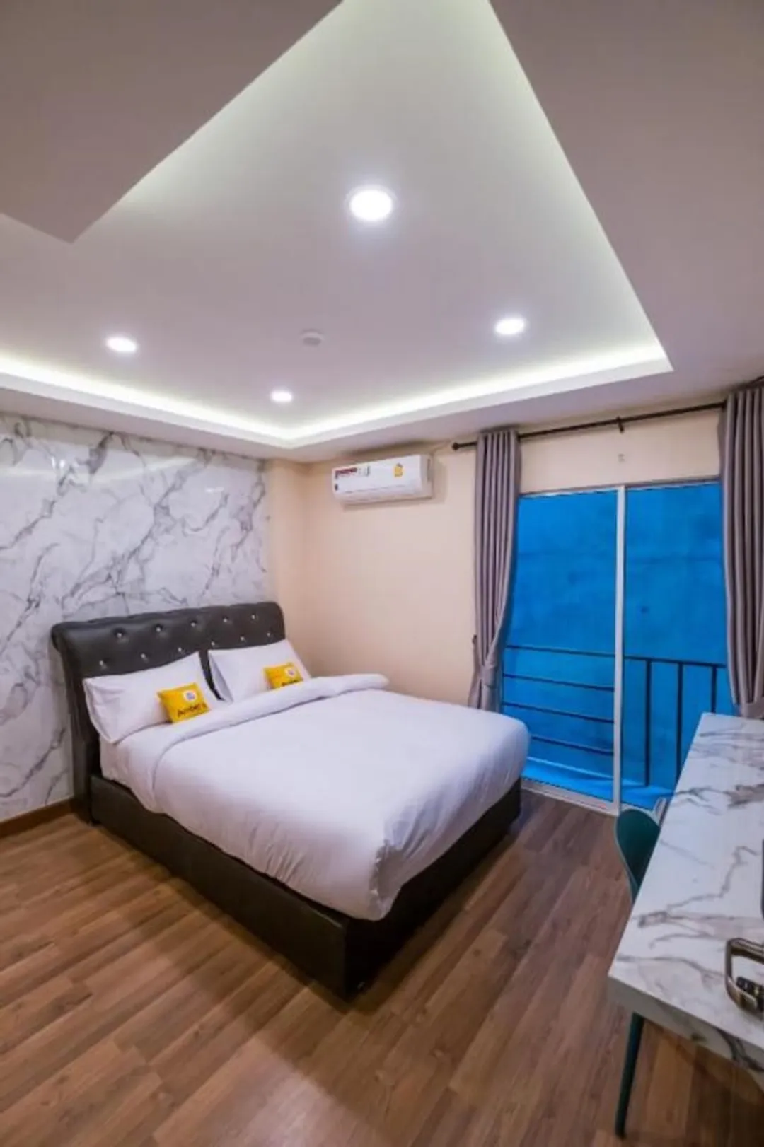 Amber Inn-Double Room with Balcony-3