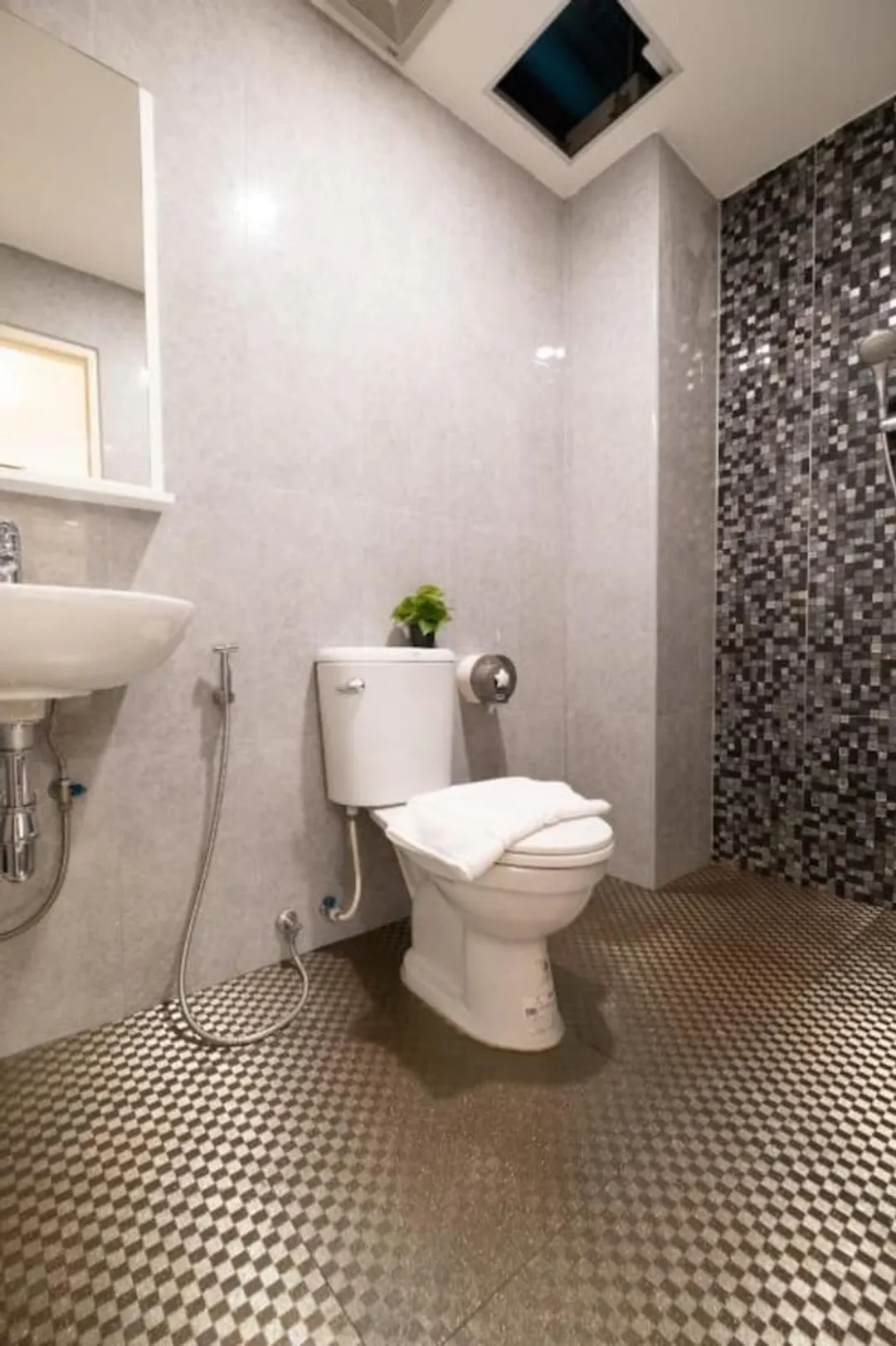 Amber Inn-Double Room with Balcony-4