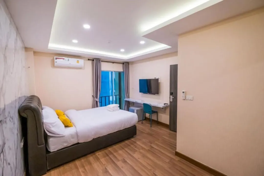 Amber Inn-Double Room with Balcony-7
