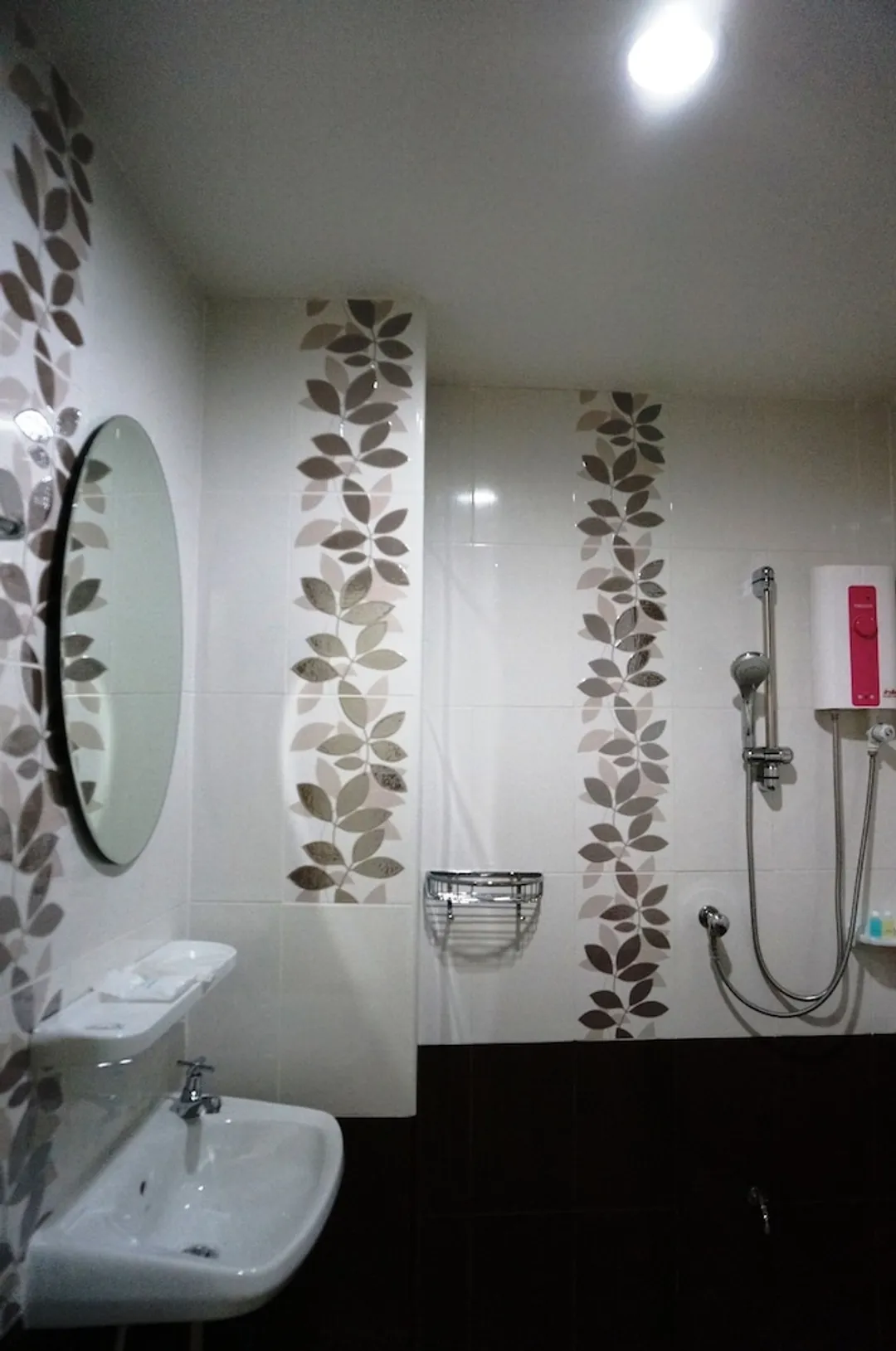 Baan Taweesuk-Deluxe Double Room with Partial Ocean View-3