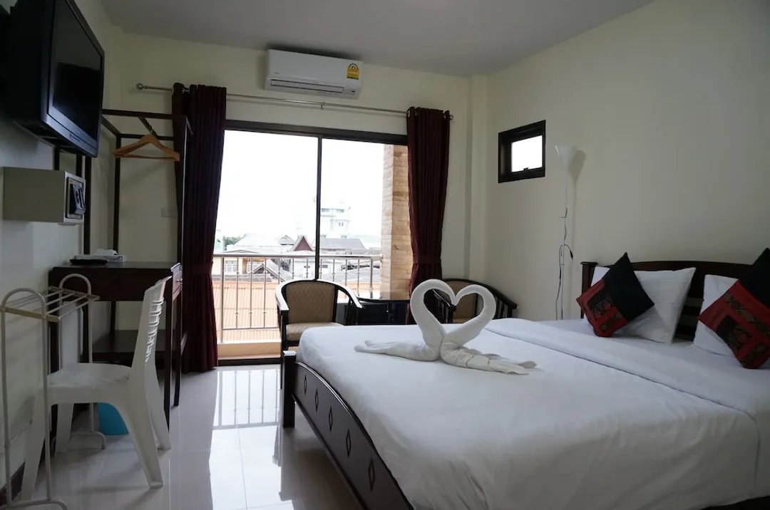 Baan Taweesuk-Deluxe Double Room with Partial Ocean View-1