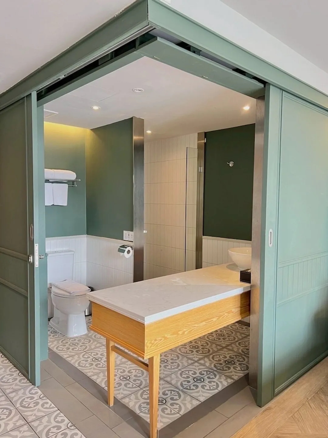 UHG의 쿼터 차오프라야-Two Bedroom River View King Suite-10