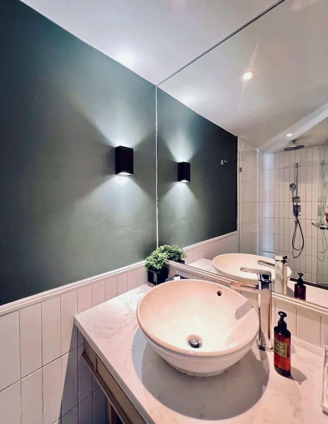 UHG의 쿼터 차오프라야-Two Bedroom River View King Suite-18