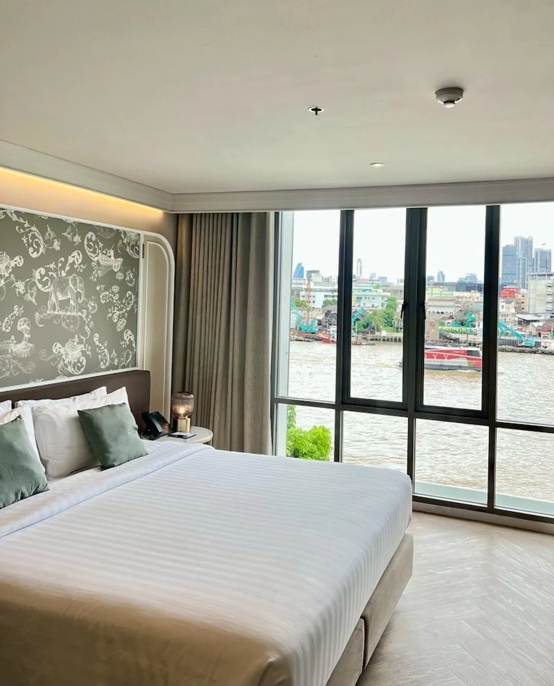 UHG의 쿼터 차오프라야-Two Bedroom River View King Suite-1