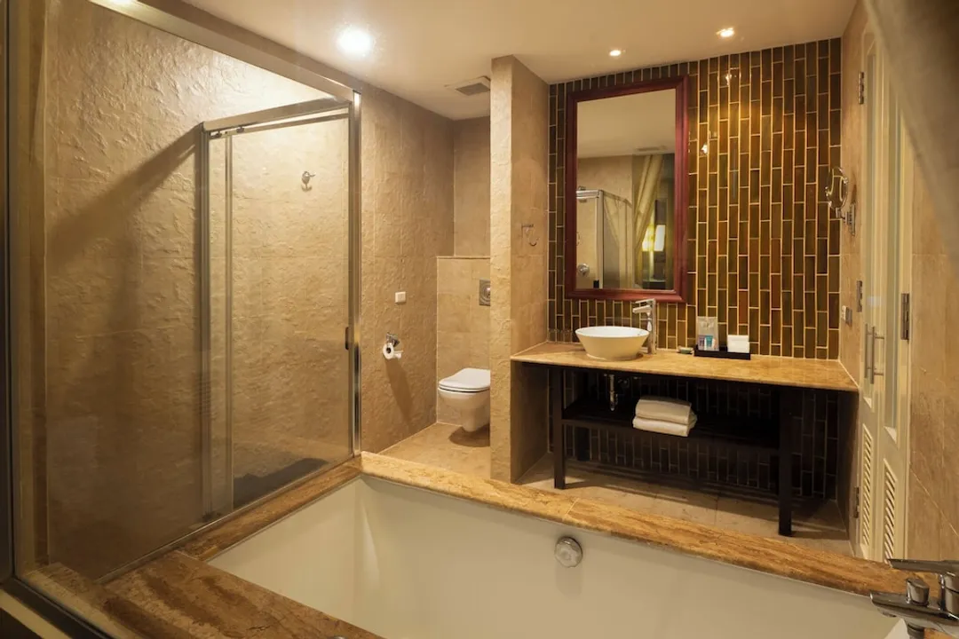 The Davis Bangkok Hotel-Studio King Bed (Corner Wing)-4