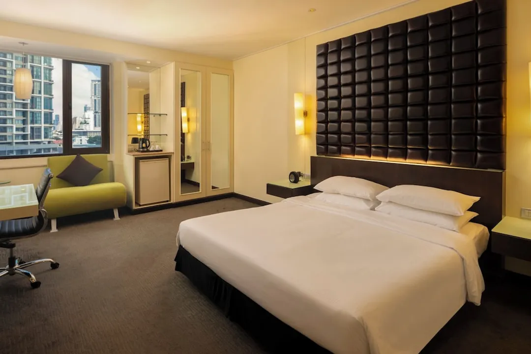 The Davis Bangkok Hotel-Studio King Bed (Corner Wing)-3