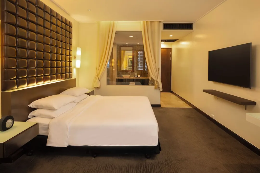 The Davis Bangkok Hotel-Studio King Bed (Corner Wing)-1