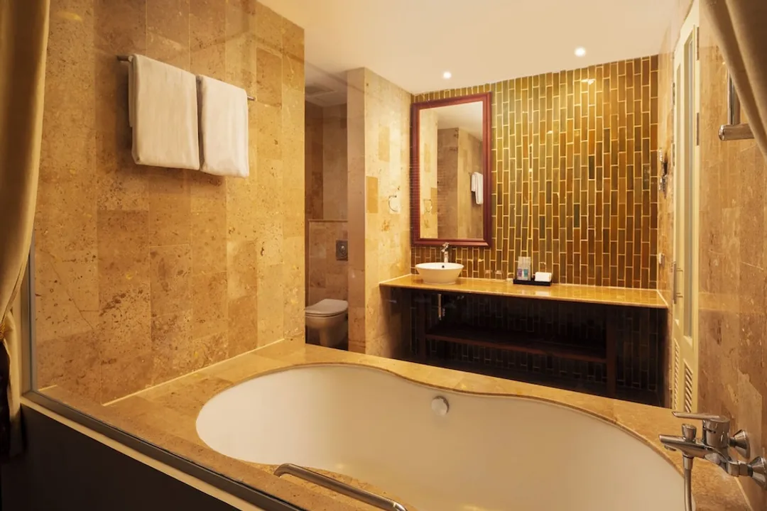 The Davis Bangkok Hotel-Deluxe Room (Corner Wing)-5