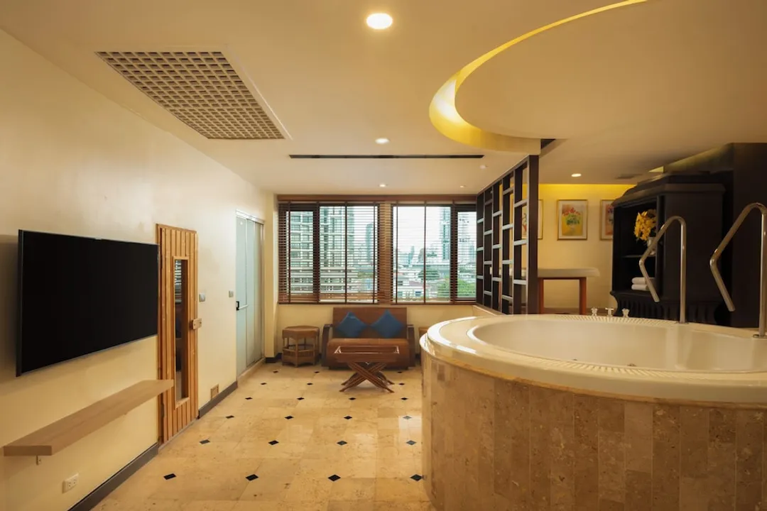 The Davis Bangkok Hotel-Diplomat Suite (With Jacuzzi) (Corner Wing)-7
