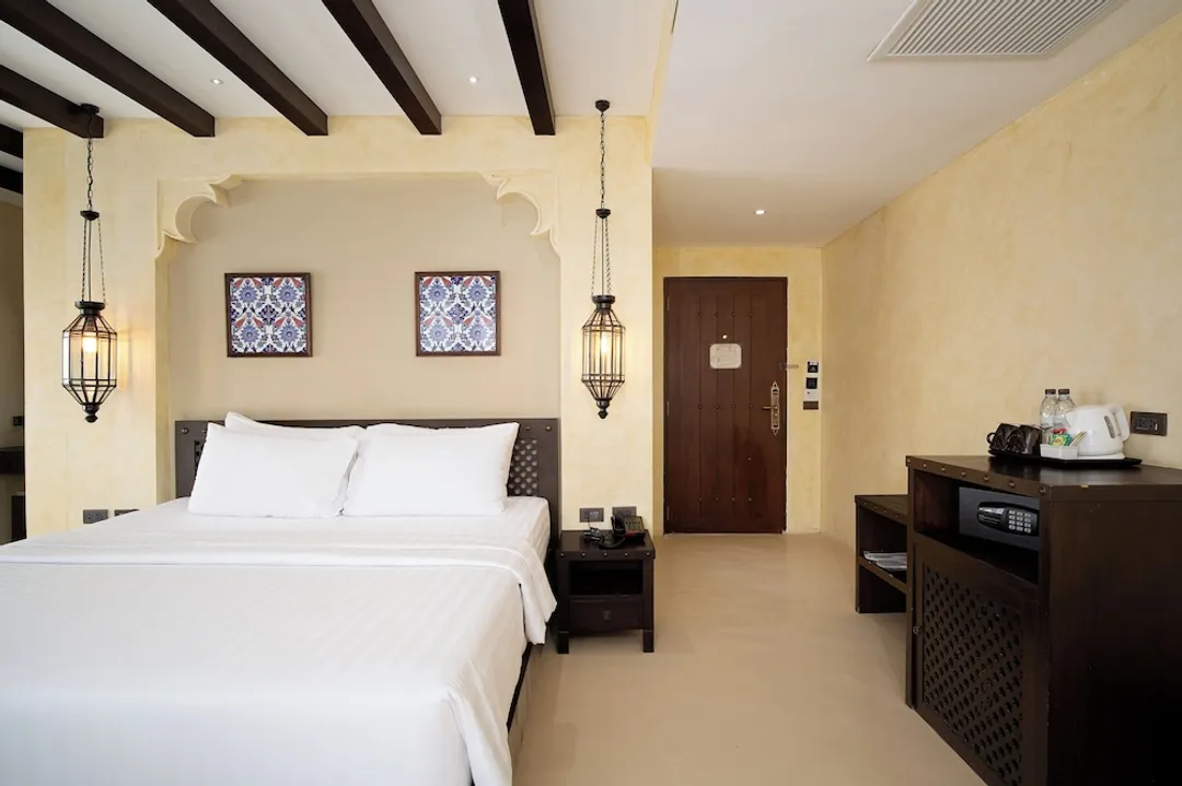 Dewan Bangkok-Deluxe King Room-6