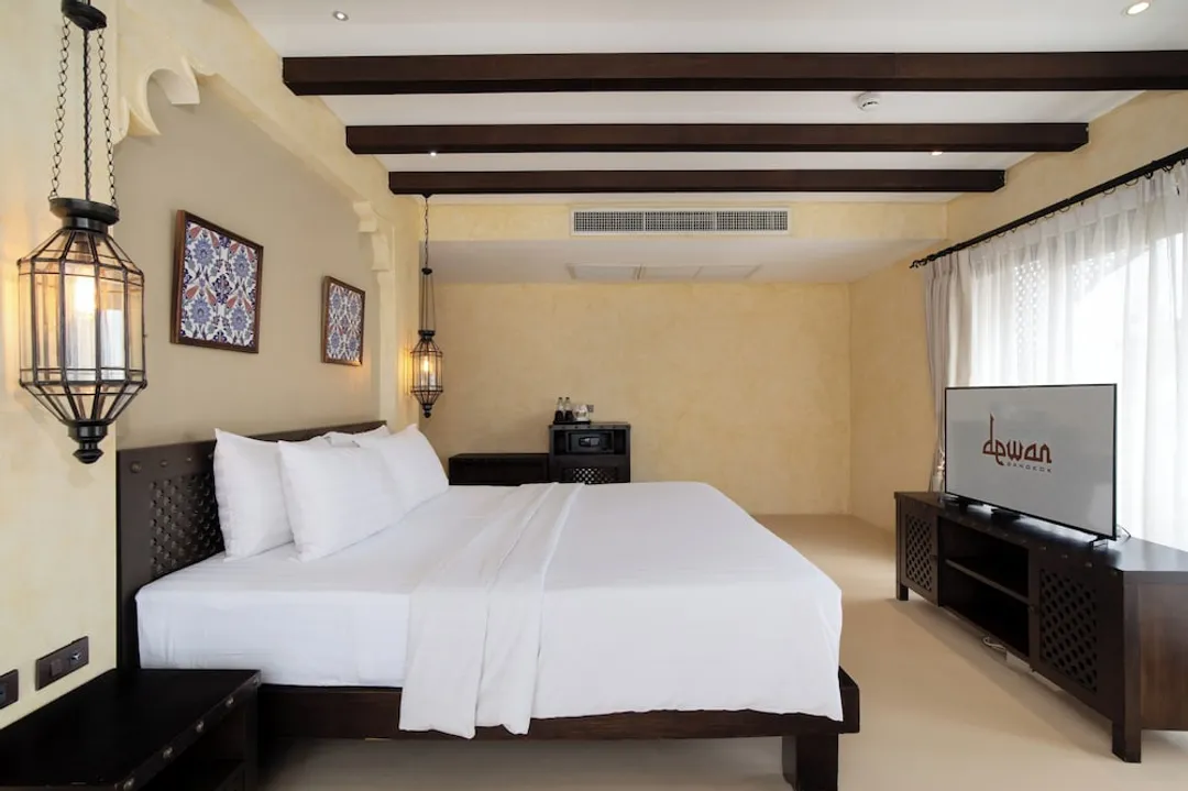 Dewan Bangkok-Deluxe King Room-9
