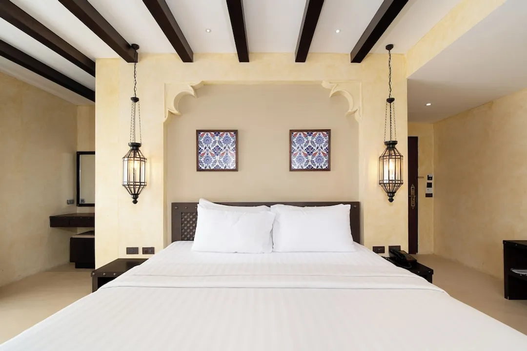 Dewan Bangkok-Deluxe King Room-5