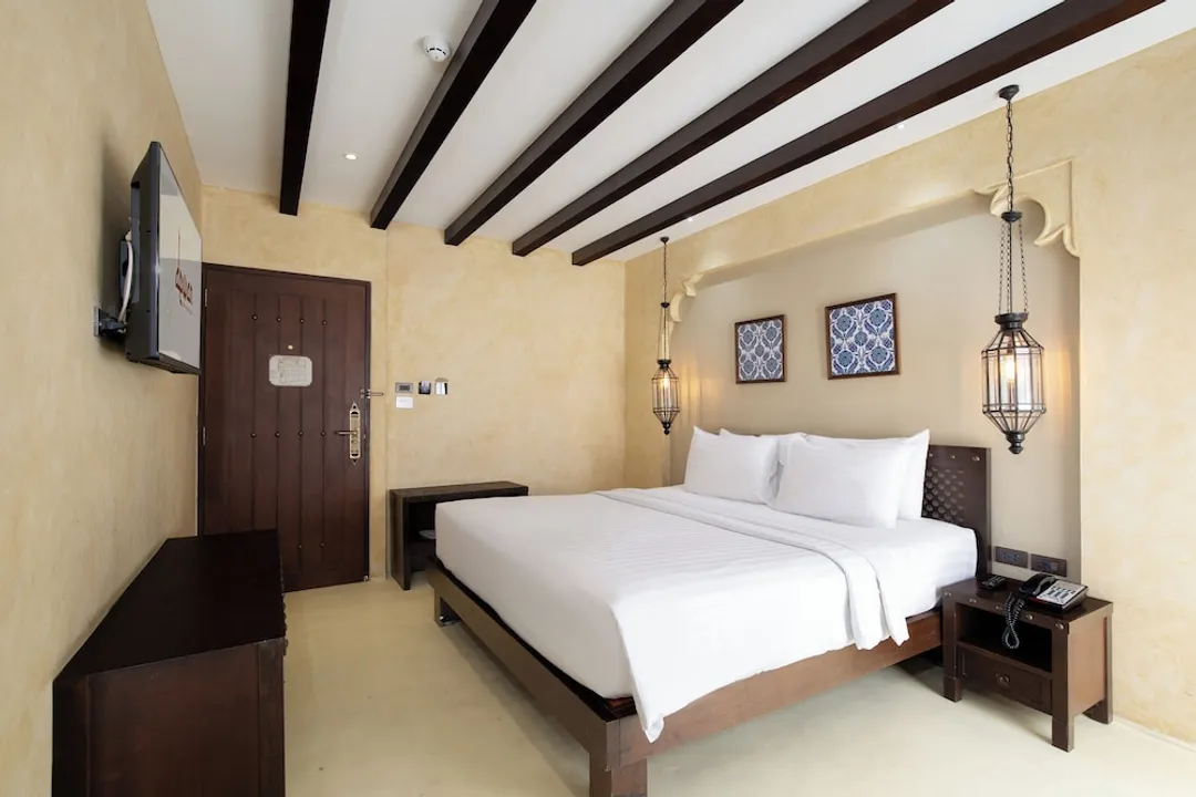 Dewan Bangkok-Superior King Room-1
