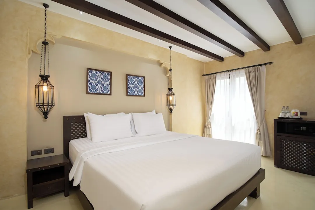 Dewan Bangkok-Superior King Room-4