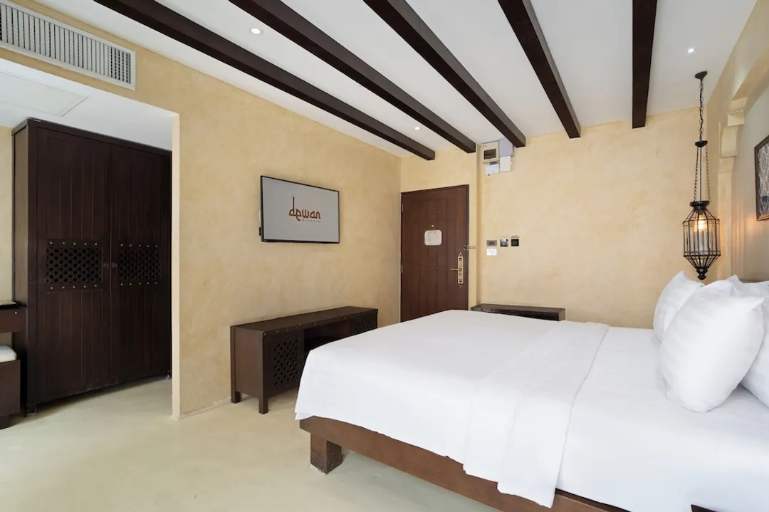 Dewan Bangkok-Superior King Room-2