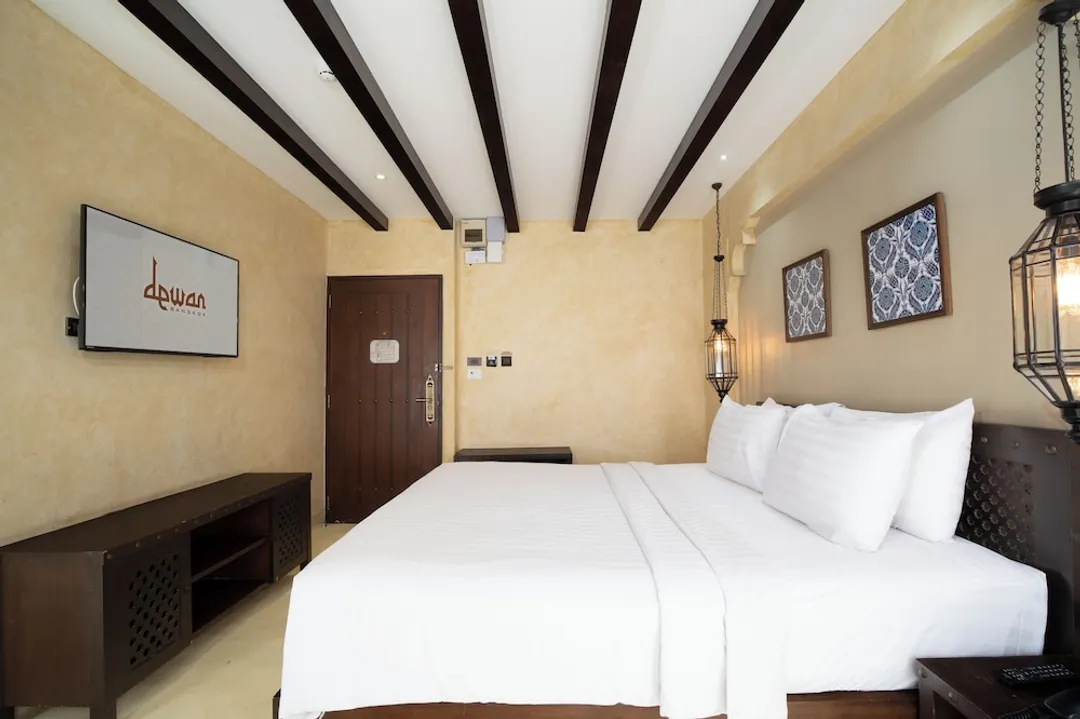 Dewan Bangkok-Superior King Room-5
