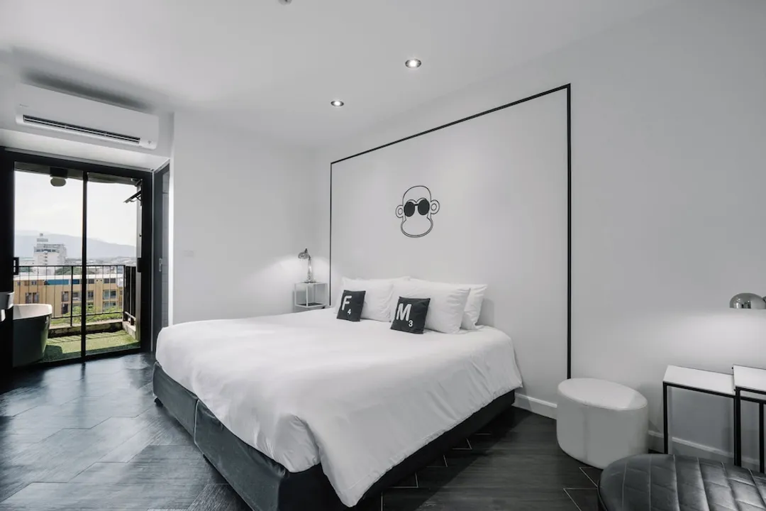 ブルー・モンキー・ハブ・アンド・ホテル・プーケット-Deluxe King with outside Bathtub - Free Co-Working space 24 hrs.-1