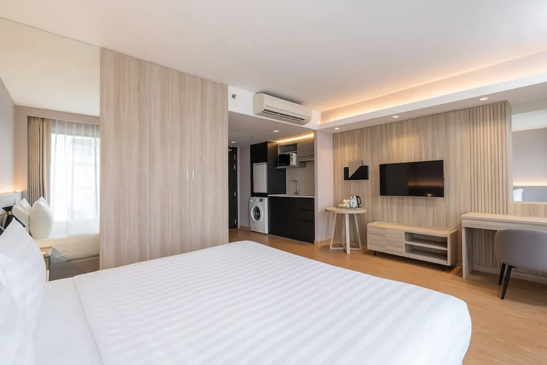 Aster Hotel and Residence-Grand Deluxe King-2