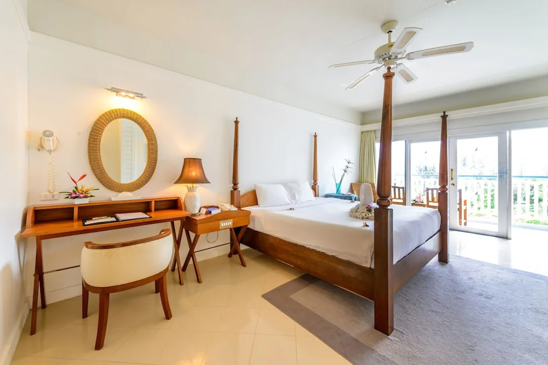 Andaman Seaview 酒店-豪華客房, 浴缸, 泳池景-1
