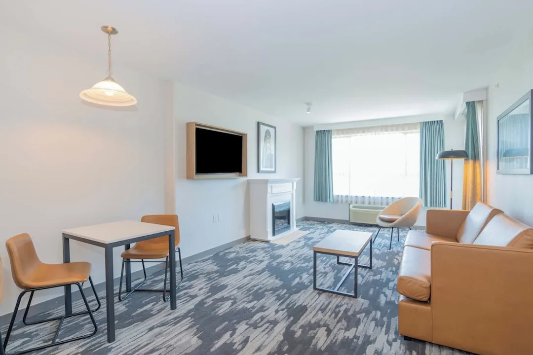 薩里郡吉爾福德桑德曼套房飯店-套房, 1 張特大雙人床和 1 張沙發床, 廚房 (Accessible)-4