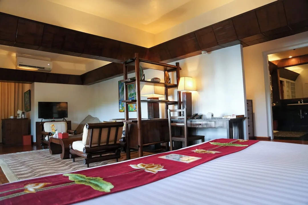 Mom Tri's Villa Royale-Suite, 1 Bedroom (Classic Wing Suite #5 Hong Haa)-4
