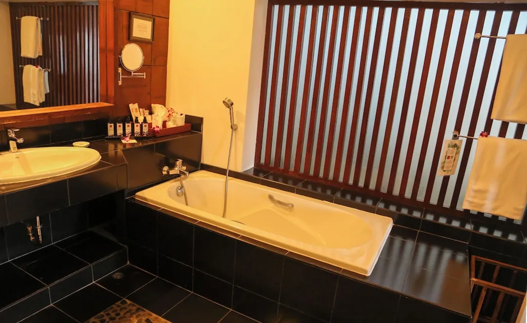 Mom Tri's Villa Royale-Suite, 1 Bedroom (Classic Wing Suite #5 Hong Haa)-10