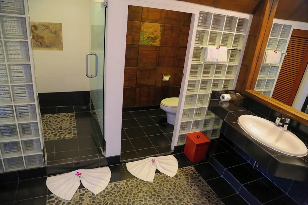 Mom Tri's Villa Royale-Suite, 1 Bedroom (Classic Wing Suite #5 Hong Haa)-12