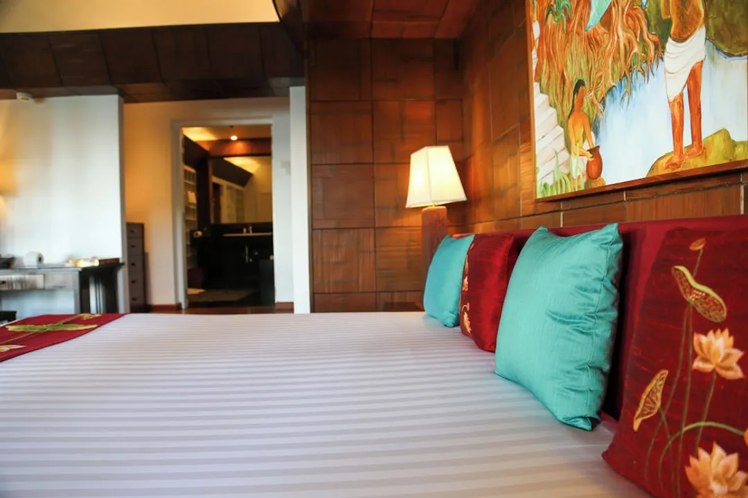 Mom Tri's Villa Royale-Suite, 1 Bedroom (Classic Wing Suite #5 Hong Haa)-1