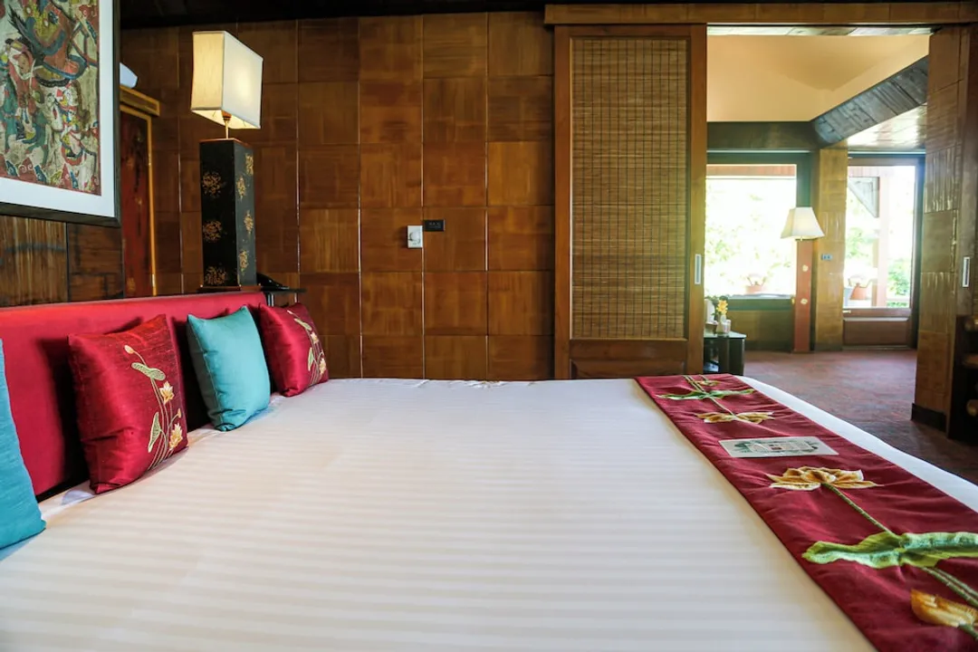Mom Tri's Villa Royale-Suite (Beach Wing)-2