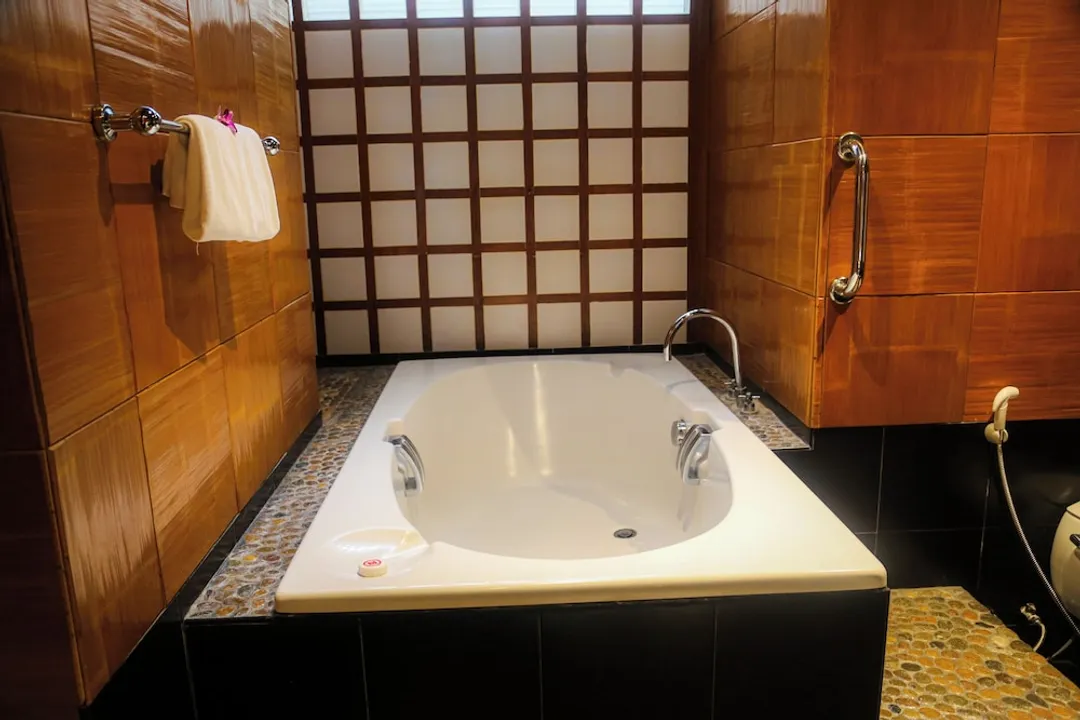 Mom Tri's Villa Royale-Suite (Beach Wing)-8