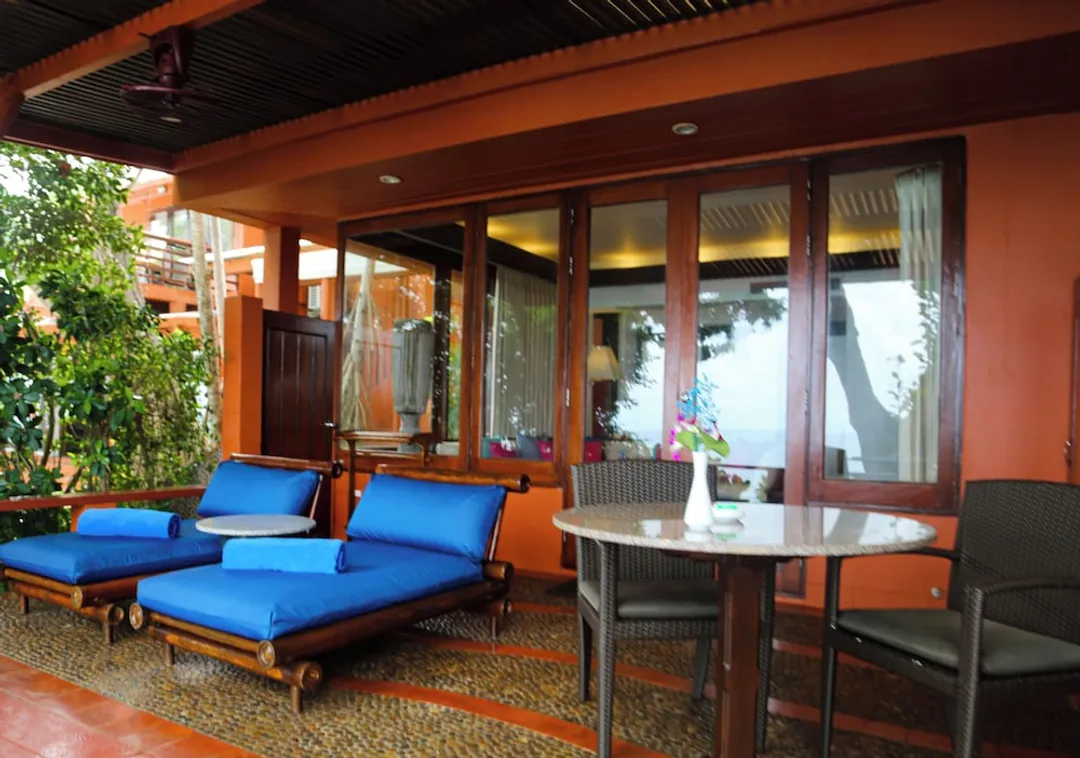 Mom Tri's Villa Royale-Ocean Wing Bourgogne-9
