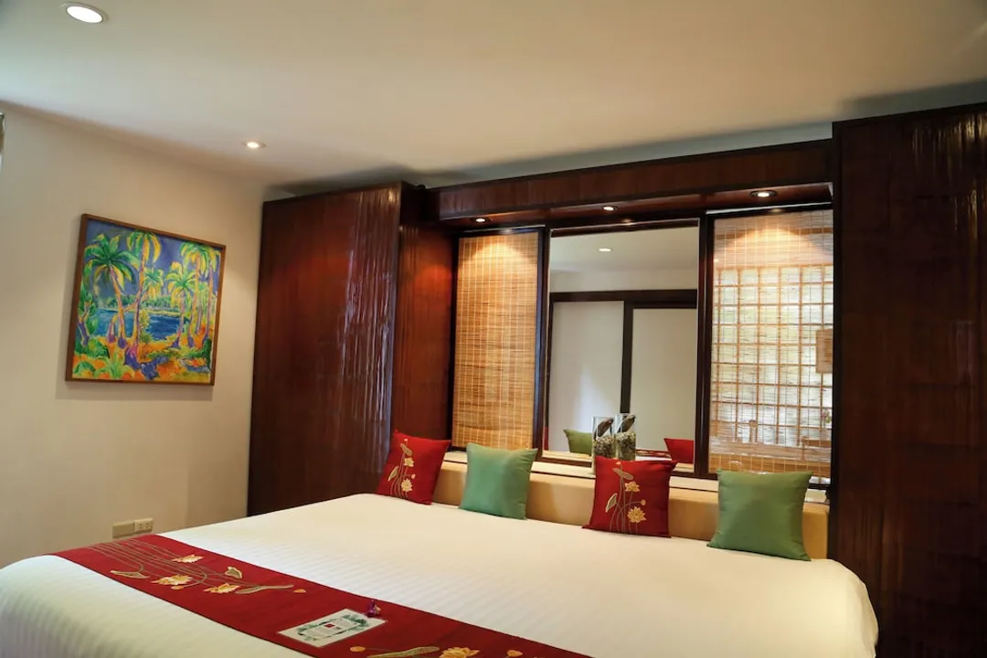 Mom Tri's Villa Royale-Ocean Wing Bourgogne-4