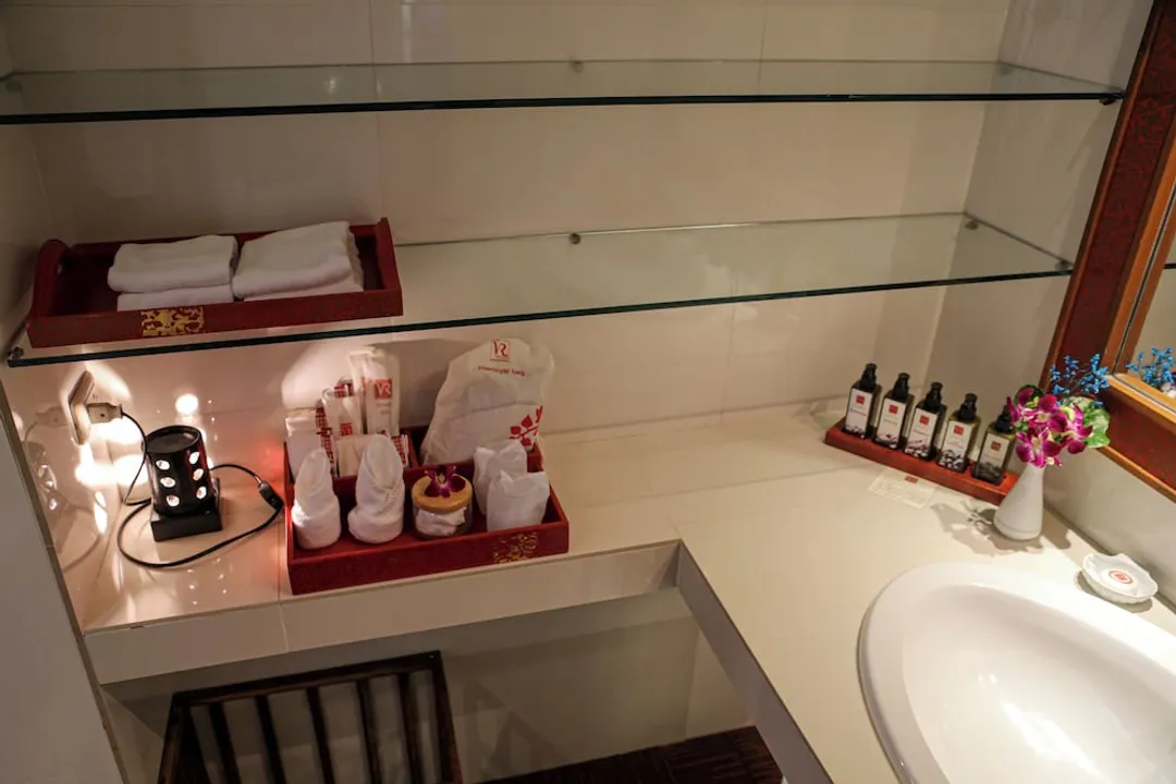 Mom Tri's Villa Royale-Ocean Wing Bourgogne-13