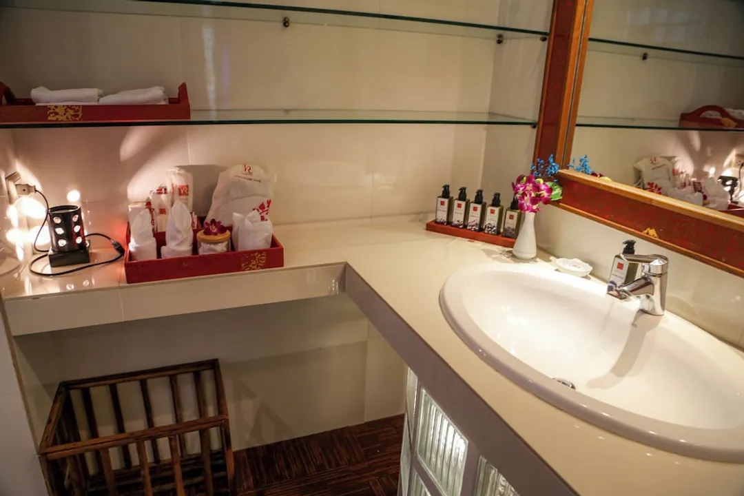Mom Tri's Villa Royale-Ocean Wing Bourgogne-11