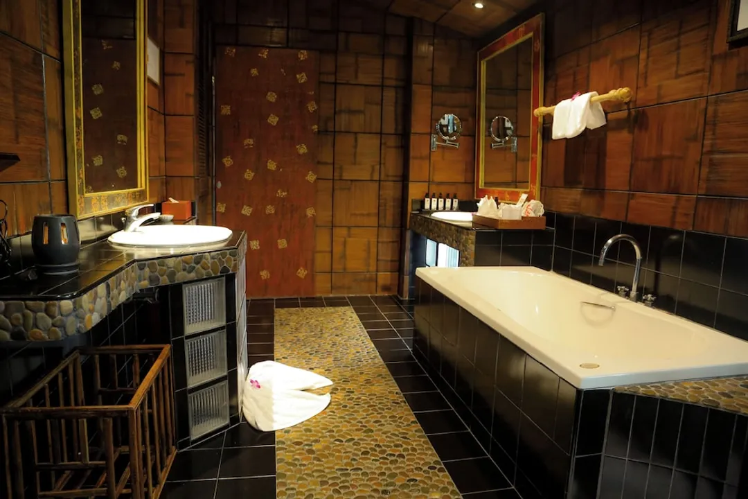 Mom Tri's Villa Royale-Classic Suite, 1 Bedroom (Classic Wing Suite #3 Hong Sam)-11