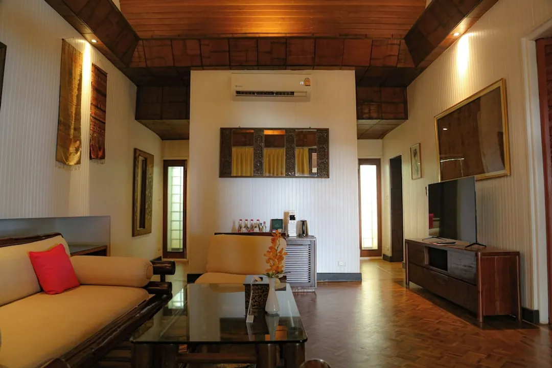 Mom Tri's Villa Royale-Classic Suite, 1 Bedroom (Classic Wing Suite #3 Hong Sam)-5